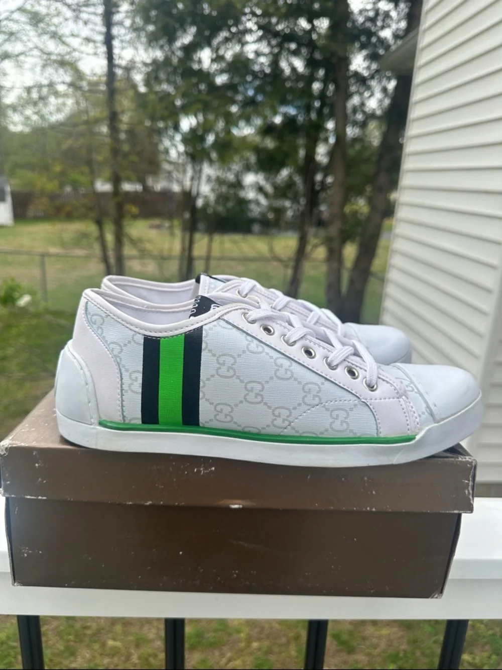 Gucci White Low-Top Sneakers with Green & Black Stripe